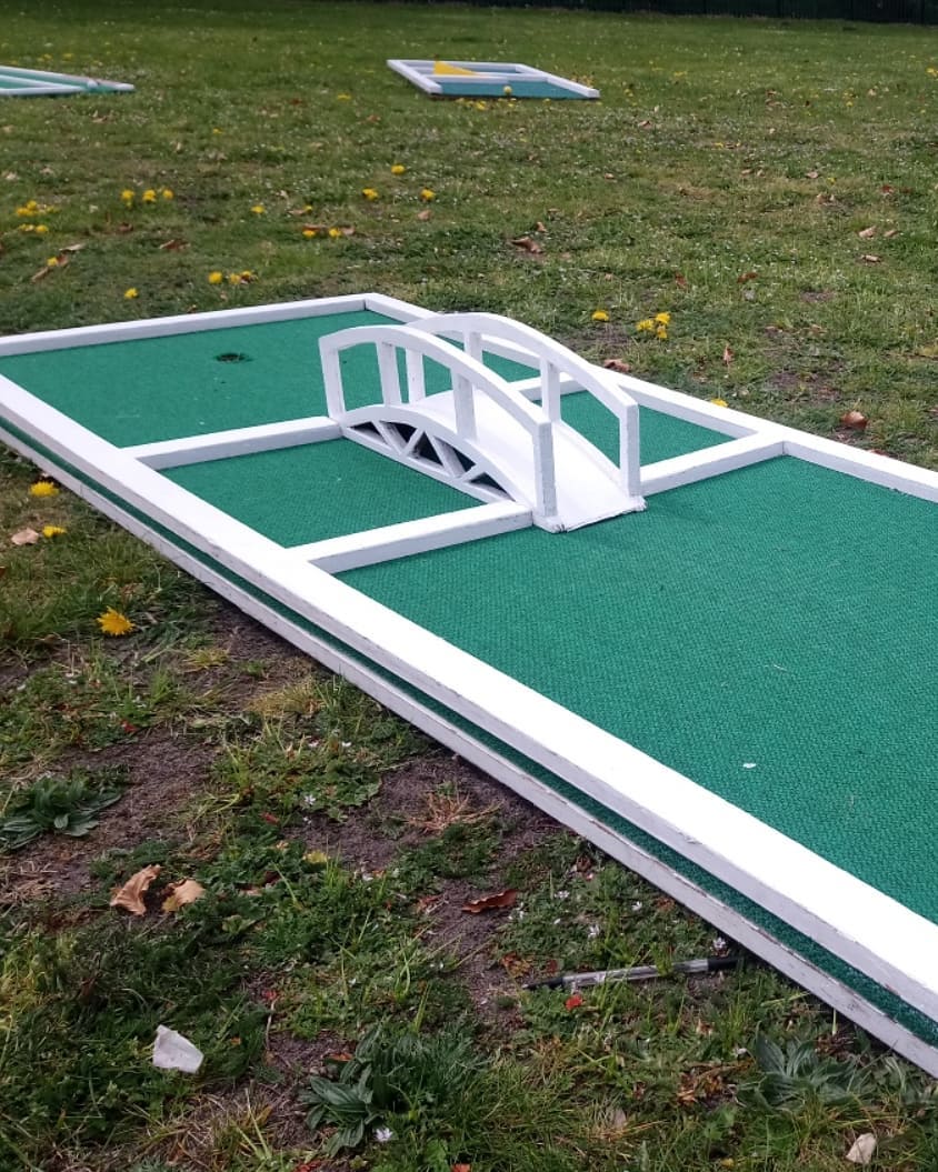 9 hole crazy golf hire